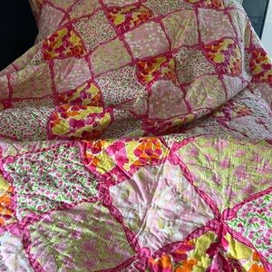Double/Queen Lilly Pulitzer/Garnet Hill quilt